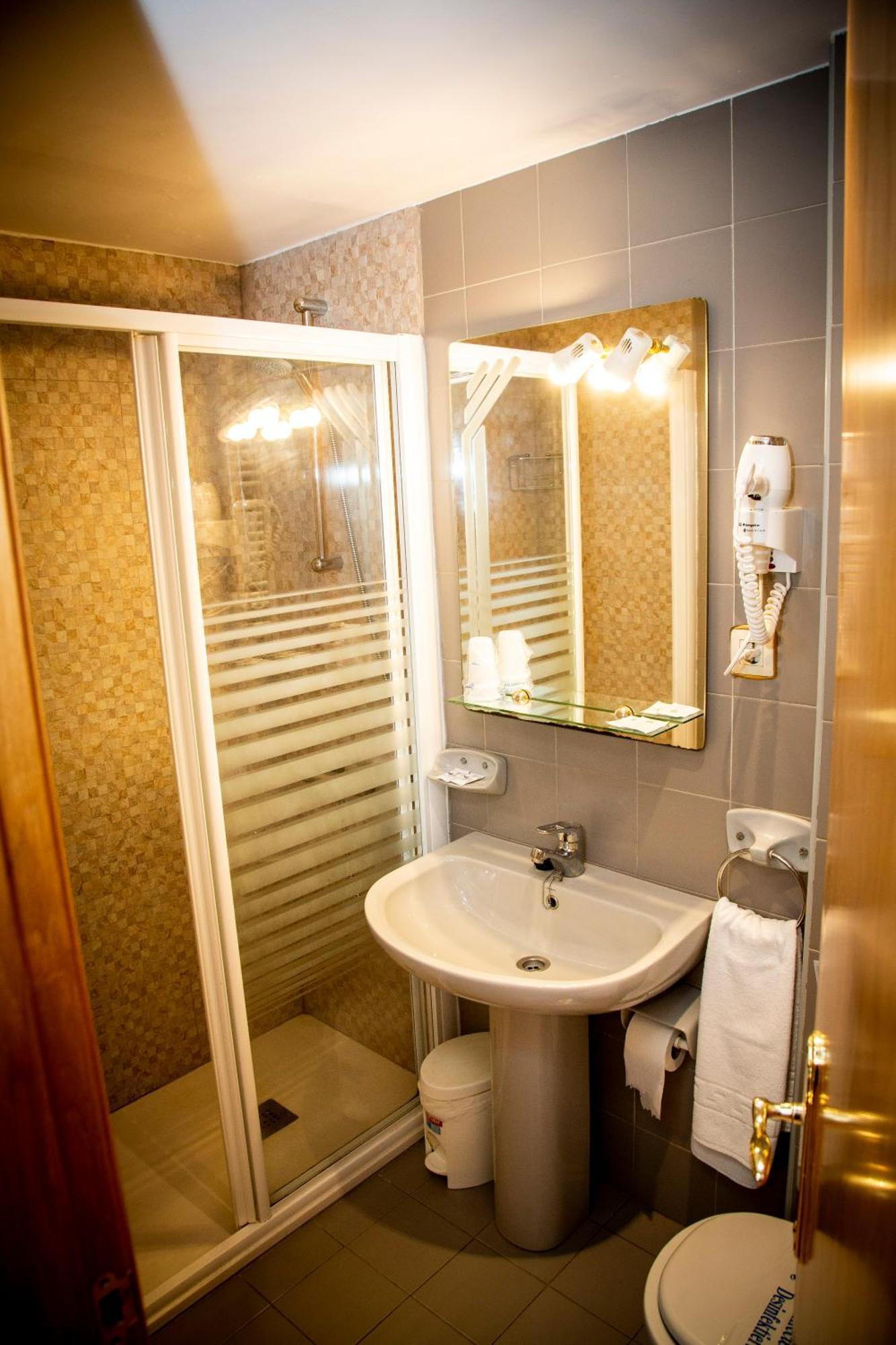 Isabel - Suarez Inclan 38 Hotel Cudillero Værelse billede